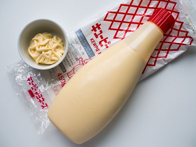 Mayonnaise squeeze bottle